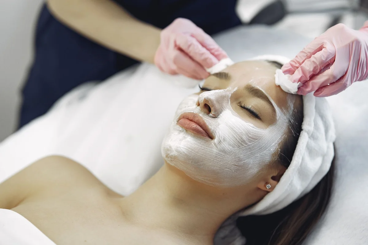 Imagem ilustrativa de cuidado com a pele — estética facial em Goiânia
